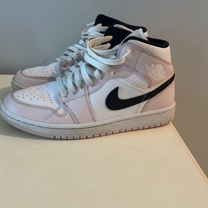 women’s air Jordan 1 mid rose